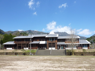 鹿川地区交流センター｢つりがね｣