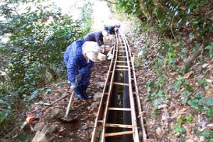 用水路の蓋かけ　栃の木集落協定