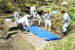 取水口の清掃　阿下集落協定